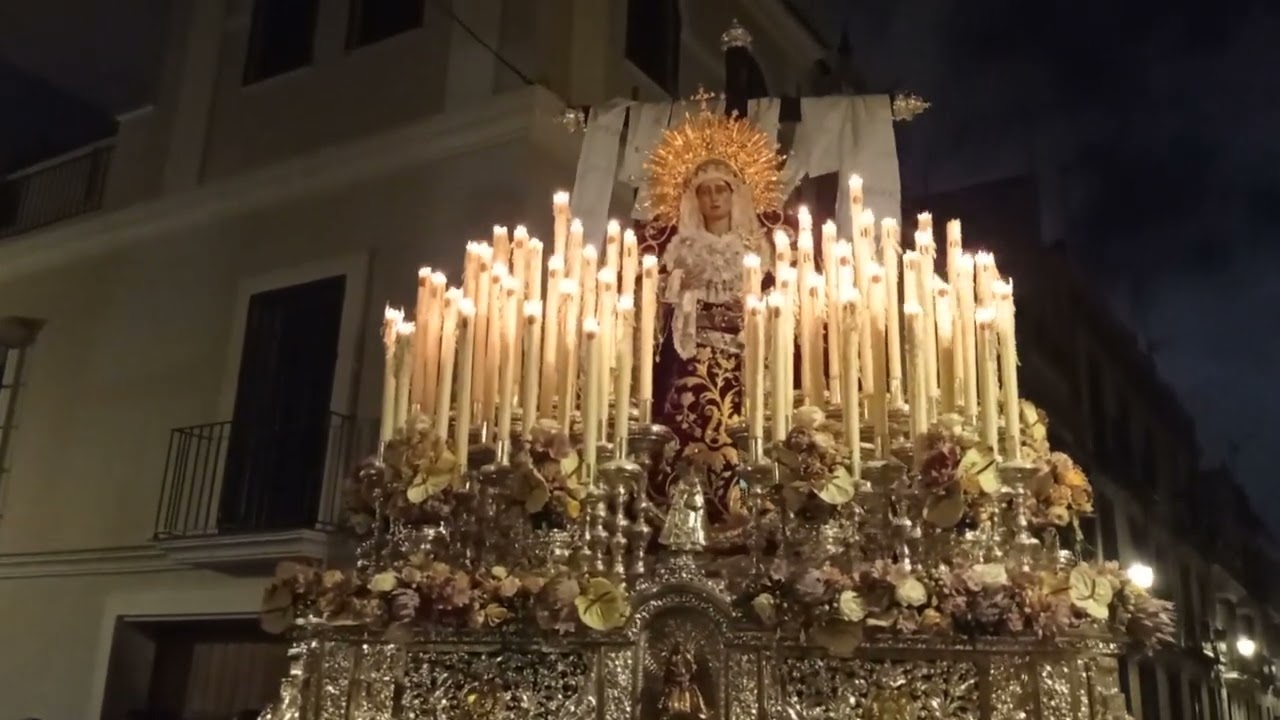 Procesión Extraordinaria de la Virgen de los Desamparados de Parque Alcosa. Sevilla, 2025.