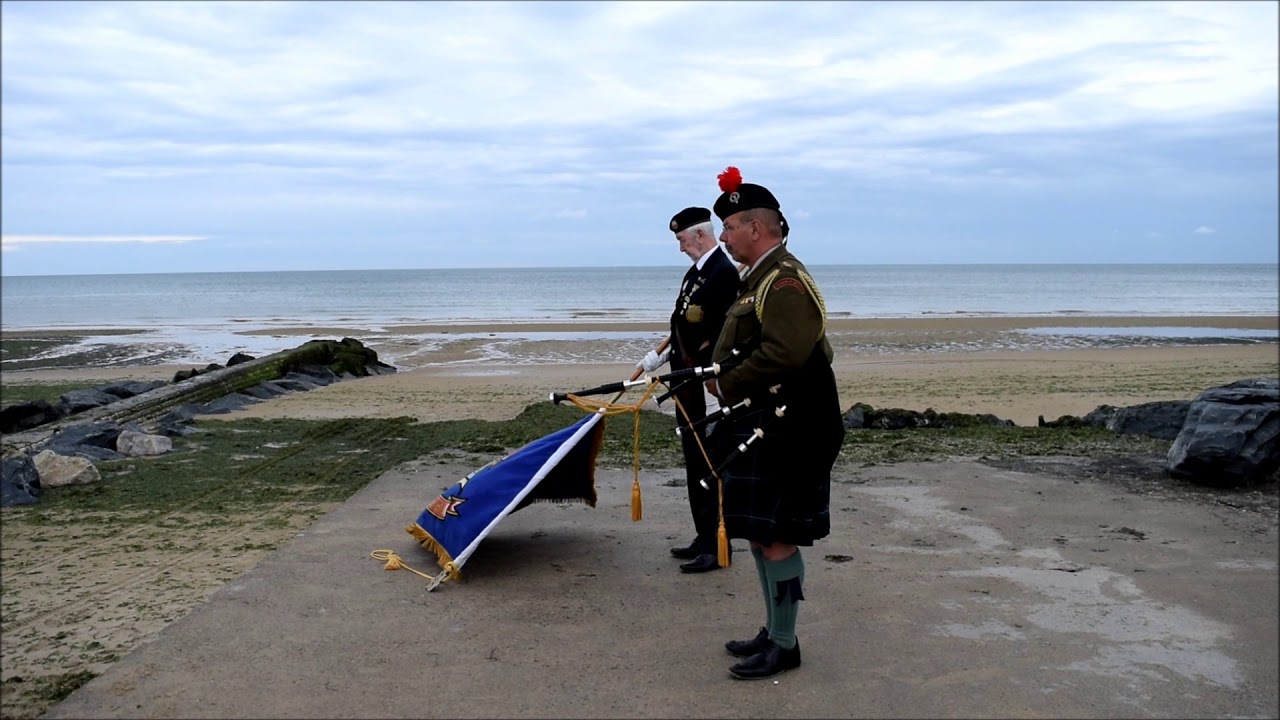 Scattering of the ashes of Stan Hollis at Gold Beach _ Ver sur Mer
