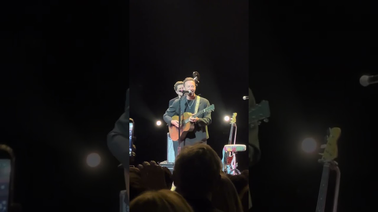 Chris Martin Live @ Folies Berg&egrave;res in Paris 05/12/2025 pour Le Projet Imagine
