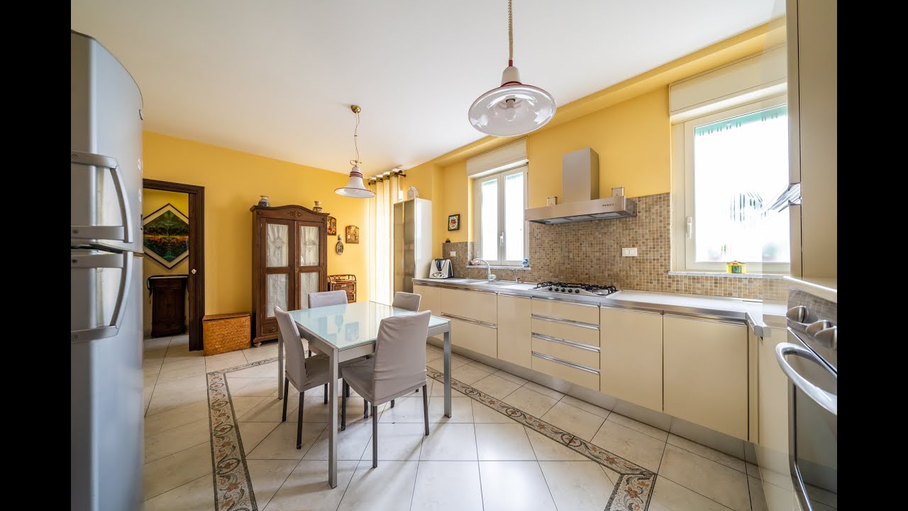 Maurizio Santodonato - agenzia immobiliare Remax - Vendere casa Palermo Via Versilia elegante