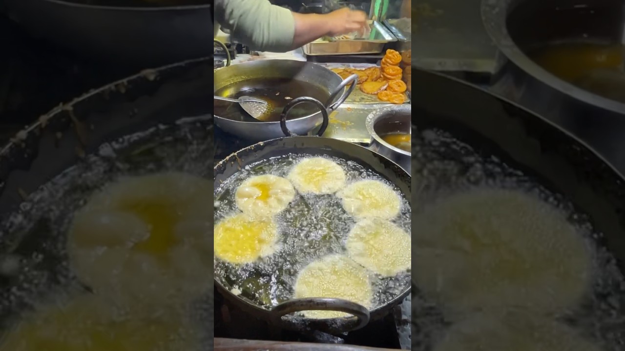 Guntur&rsquo;s famous Kova Malpuri @10/- | Street Food India #food #foodie #ytshorts #desserts