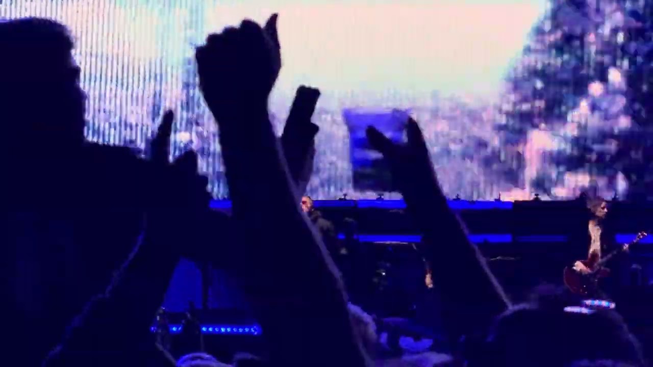 Oasis - Slide Away (2025-11-07, Accor Stadium, Sydney, Australia) [4K HDR]