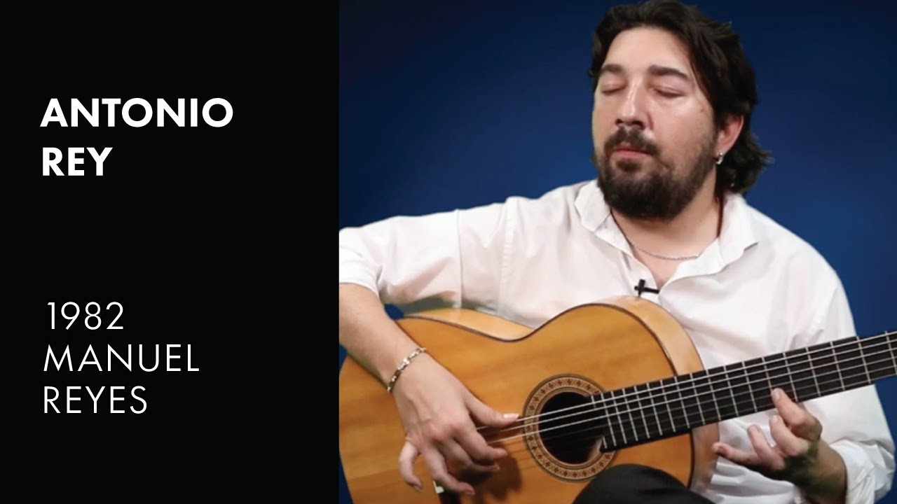 Antonio Rey performs 