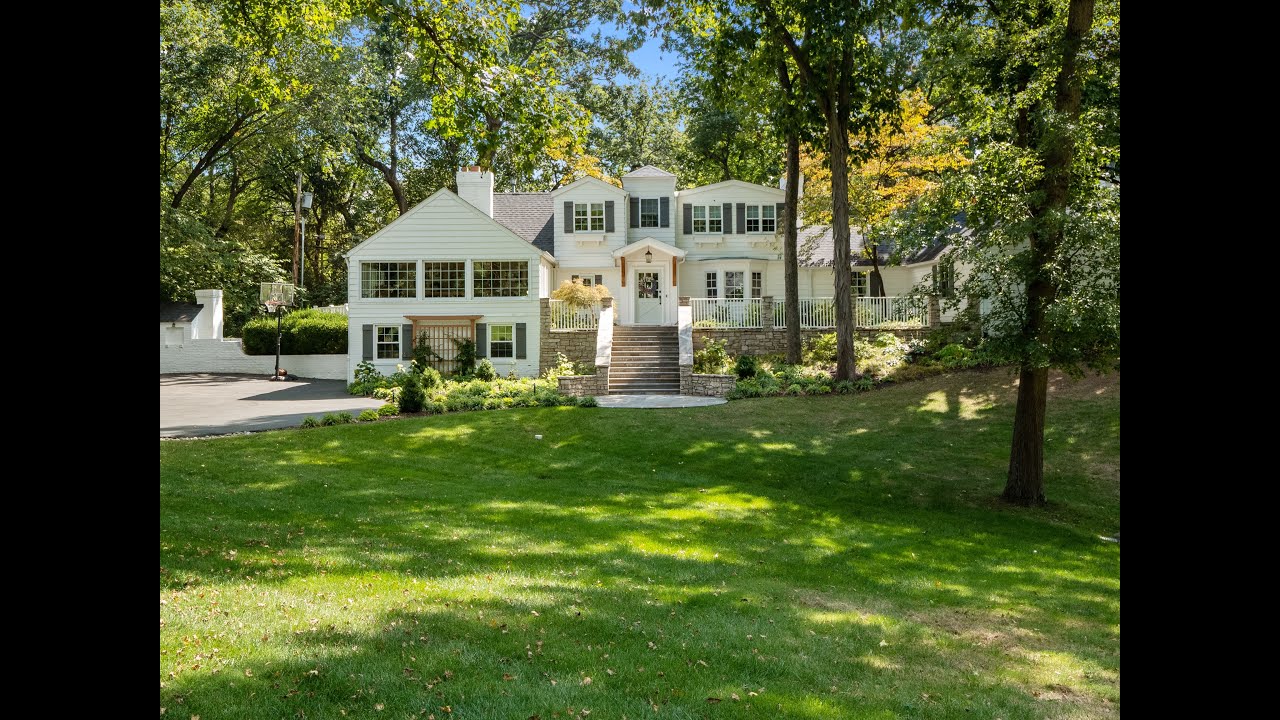 52 Godwin Lane, Ladue, MO 63124