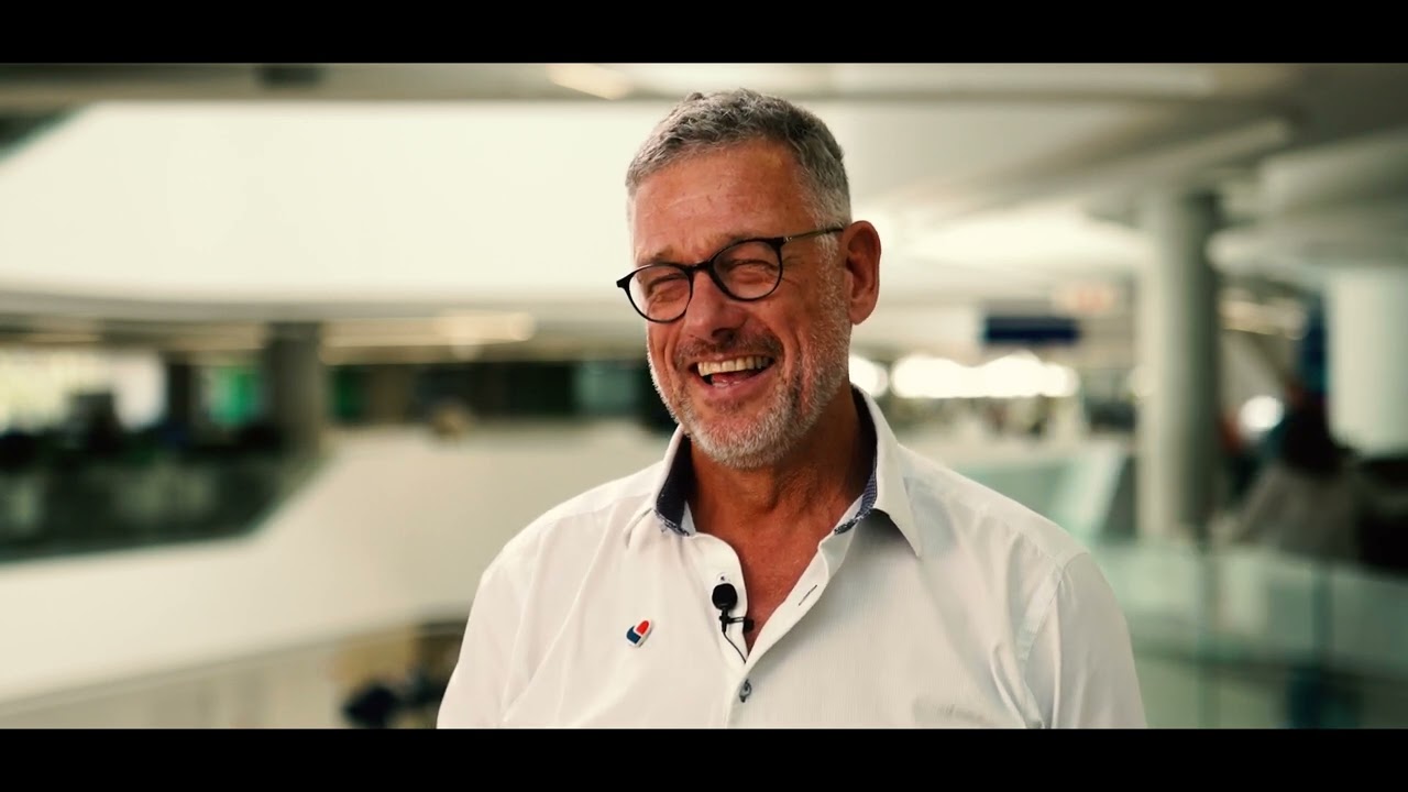 Koffie & kapitaal | #VyfVinnigeVrae | Henk Lourens