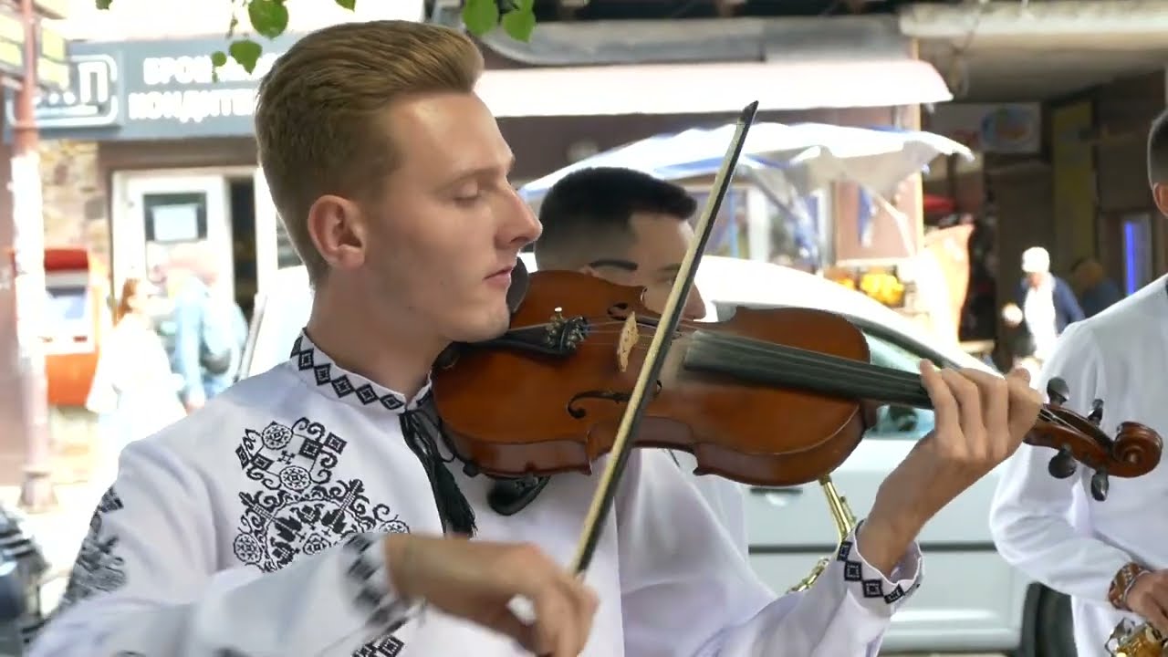 ТАМ ПІД ЛЬВІВСЬКИМ ЗАМКОМ СТАРИЙ ДУБ СТОЇТЬ. ЦІЛА ВЕРСІЯ - УКРАЇНСЬКА ПІСНЯ. БРАТТЯ З ПРИКАРПАТТЯ