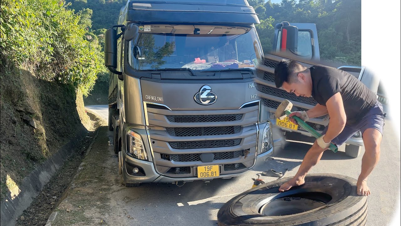 Traveling 100km on a mountain pass to change a tire on a truck carrying 100 tons of goods