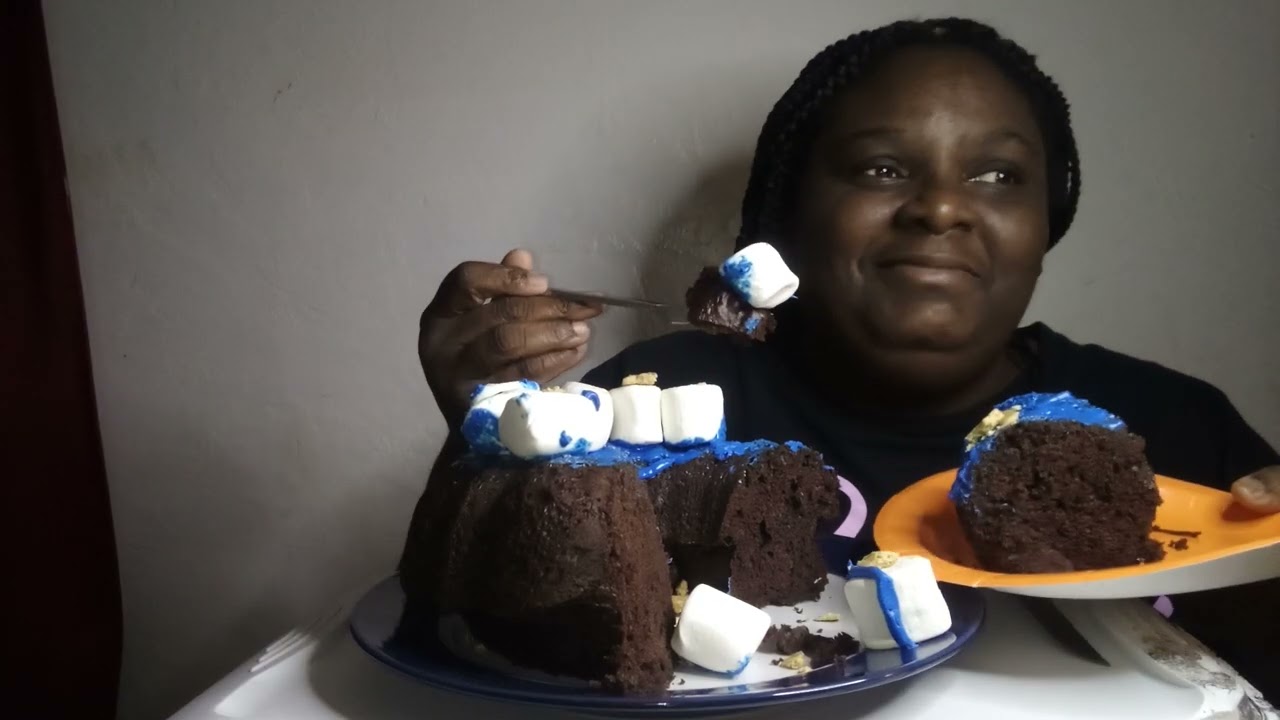 MY SON DECORATED HIS FIRST CAKE