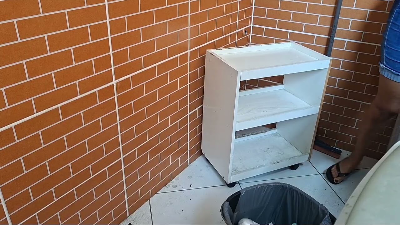  Fiz uma faxina na área de serviço// meu marido conserto a máquina de lavar #donadecasa 