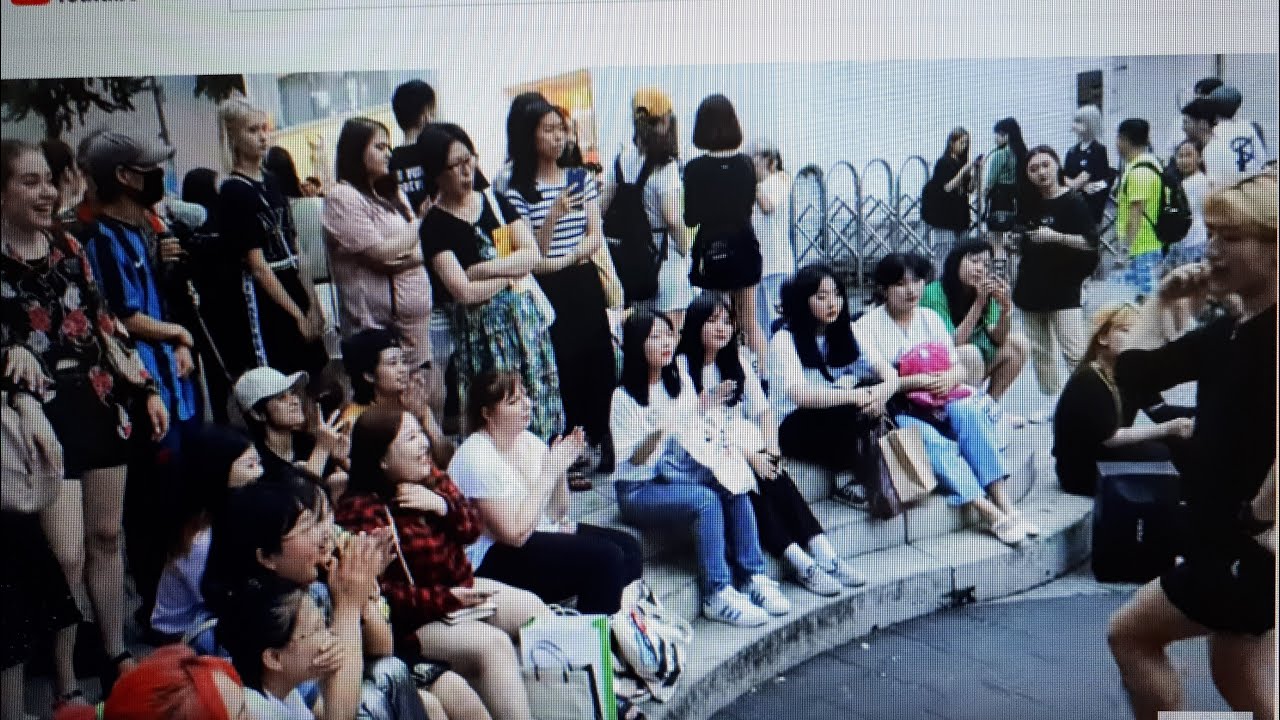 RED CREW. EXID 'DDD' COVER. STIMULATING BASIC INSTINCT. HAPPY AUDIENCE.