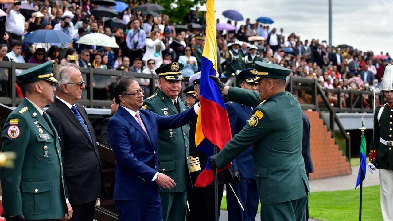 Presidente Gustavo Petro en la ceremonia de ascenso a subtenientes ‘Curso General Jorge Duarte Blum’