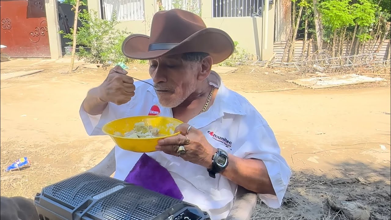 As&iacute; se Alimenta T&iacute;o Maco para Cumplirle a Tia Mauda..😂😂