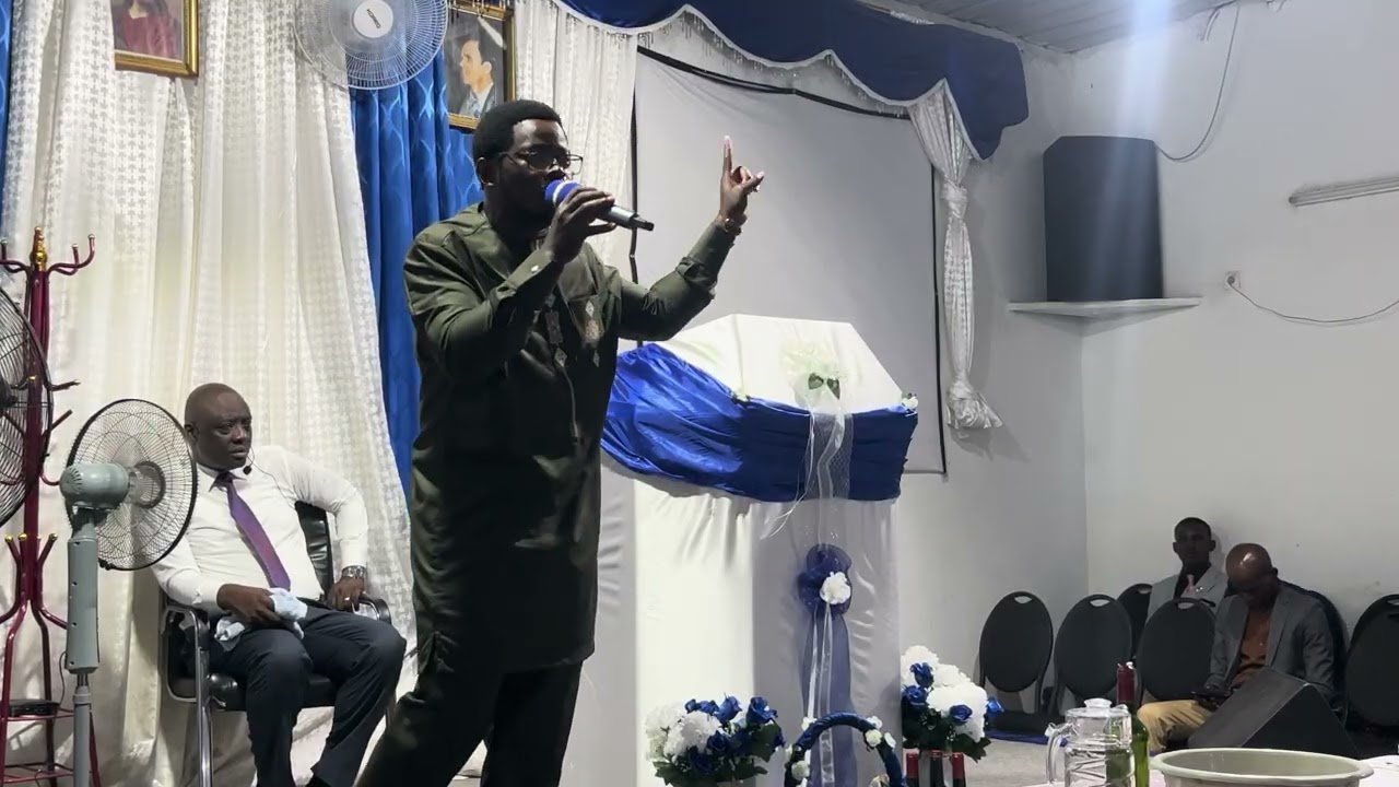 Révérend Francis lors de la nuit de sainte cène, dans son message intitulé Les témoins