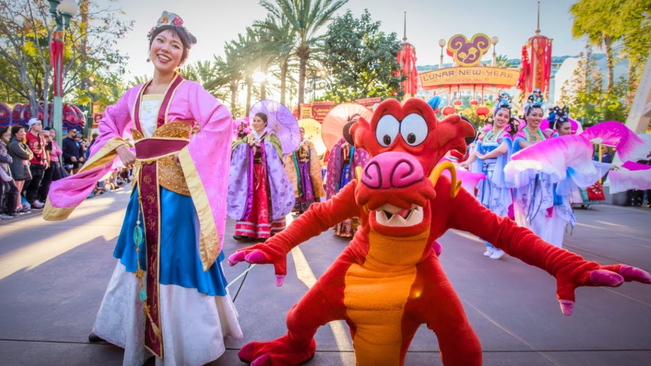 Mulan&rsquo;s Lunar New Year Procession | Disney California Adventure (4K POV)