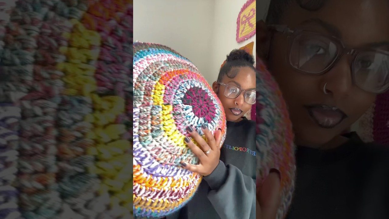 SCRAP YARN FLOOR CUSHION🧶🧵 #crochet #homedecor #hobby #crochetprojects #diy #diy #crochetinspo