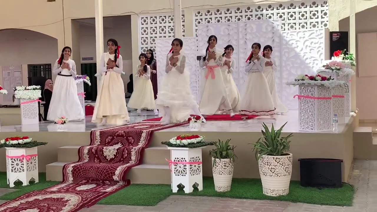 تكريمٌ يُلهمُ الطالباتِ المُجيداتِ في عبري بمدرسة كهنا تحت رعاية كريمة  الشيخ  أحمد بن خلفان الغفيلي
