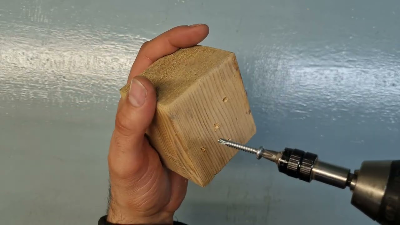 Come fare un foro nel legno senza trapano / vite autofilettante / viti autoperforante / f&oacute;ro