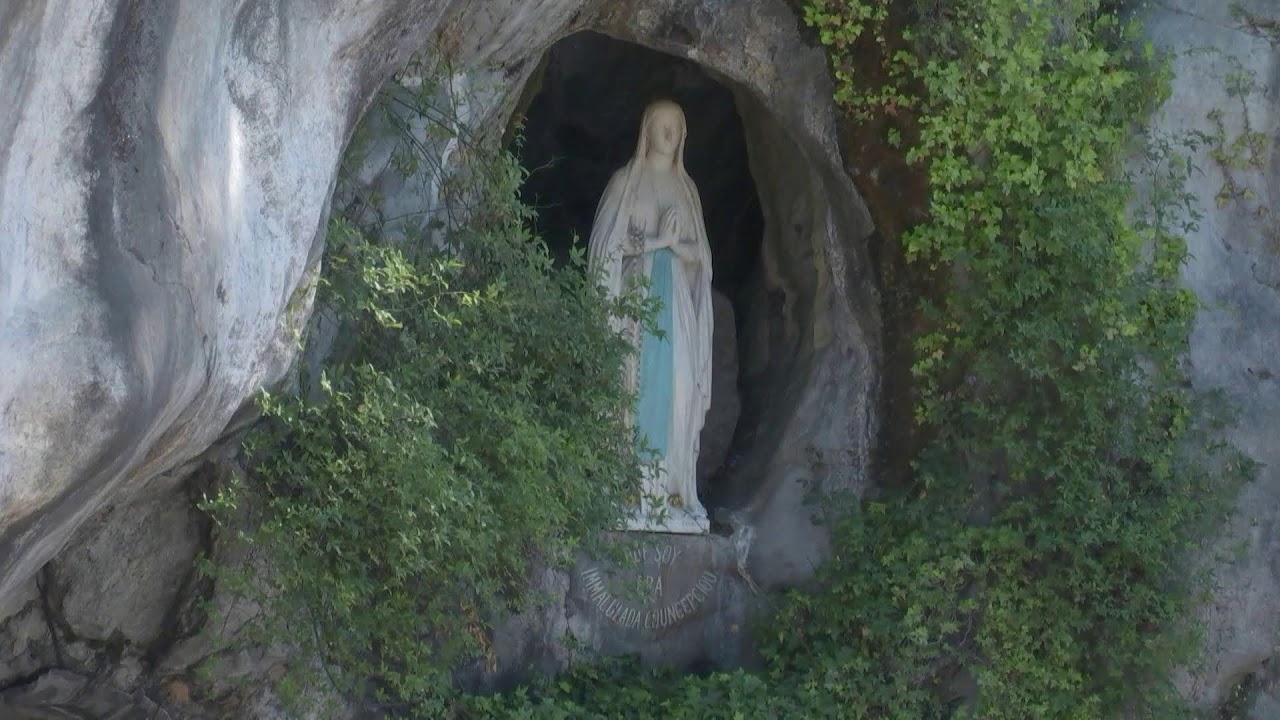 Procession eucharistique de Lourdes - June 25, 2024