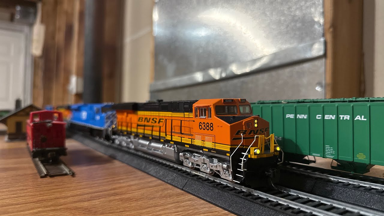 HO Operating Session ft. EMDs, Unit Trains, Neat Lashups and more!