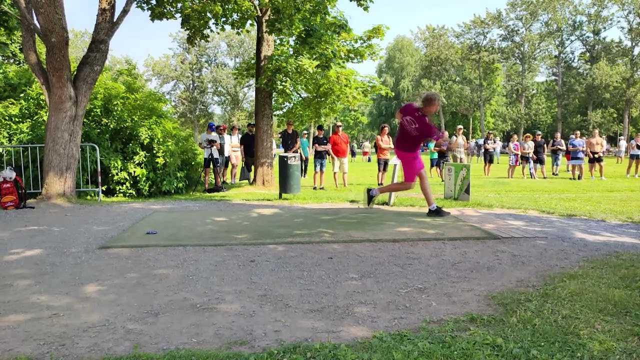 Silver L&auml;tt - slow motion Disc Golf forehand drive - European Open 2022- Hole 2, Round 2