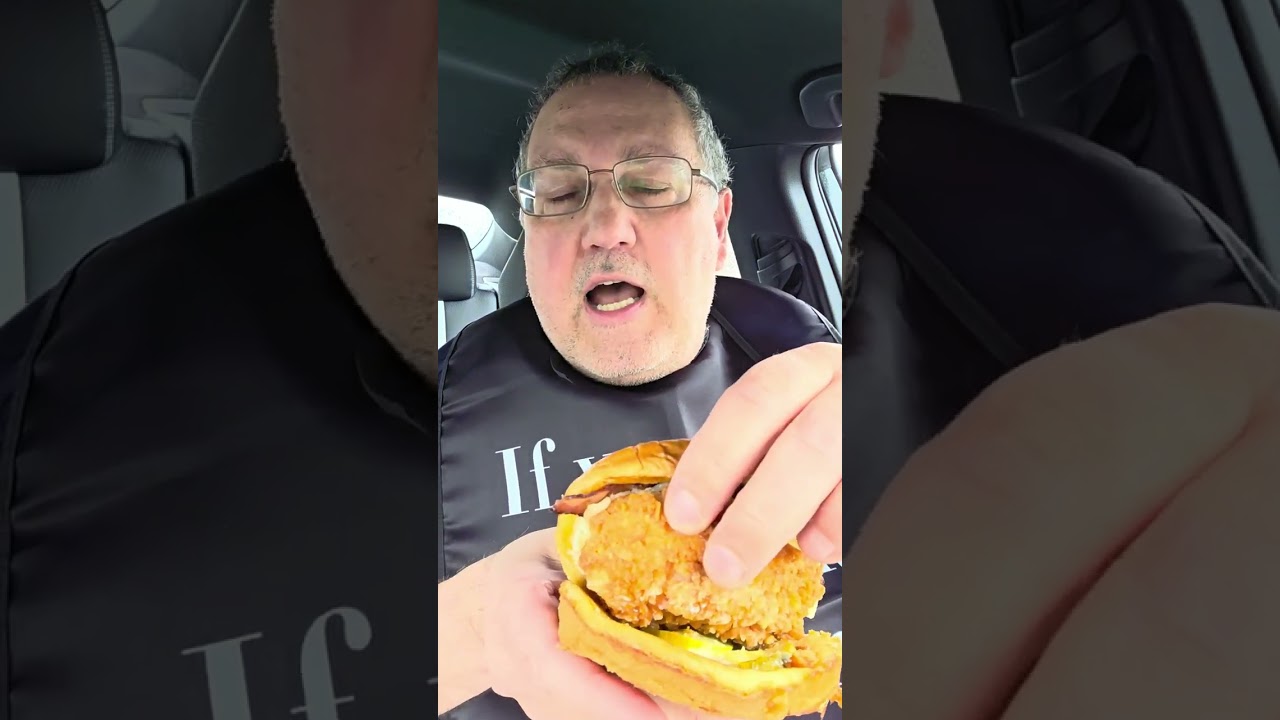 Popeye's Bacon and Cheese Chicken Sandwich Combo Meal Review II #chickensandwich #popeyes