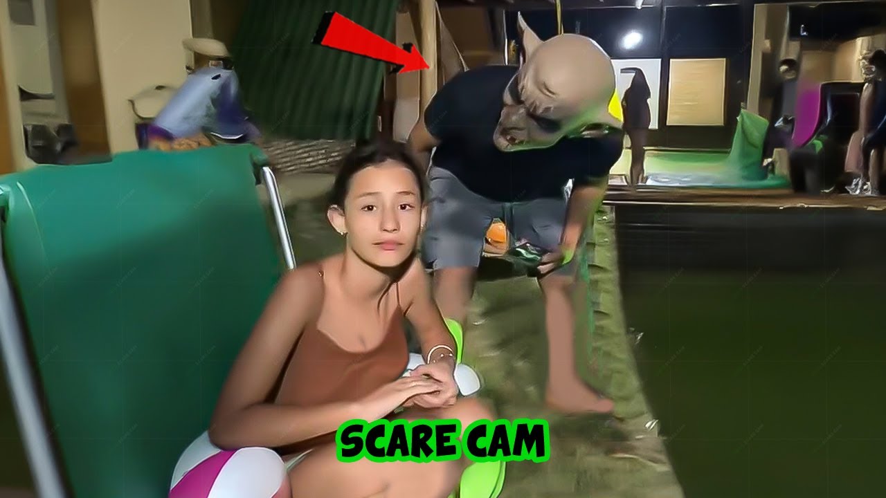 BEST SCARE CAM Priceless Reactions 2025😈#209 | Funny Scare Cam 🤣| Jump Scare 😂| CoCo Scare Cam |