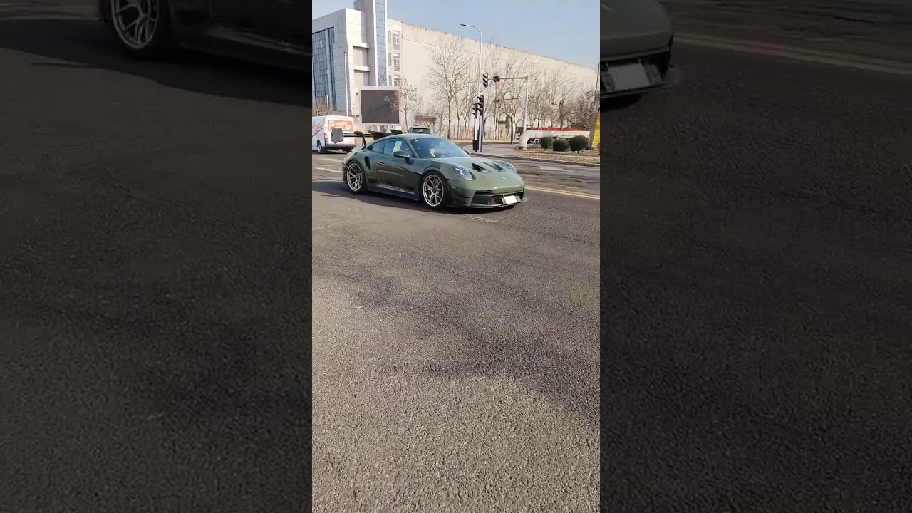 Porsche 911 GT3 RS Rolling Like a Boss 