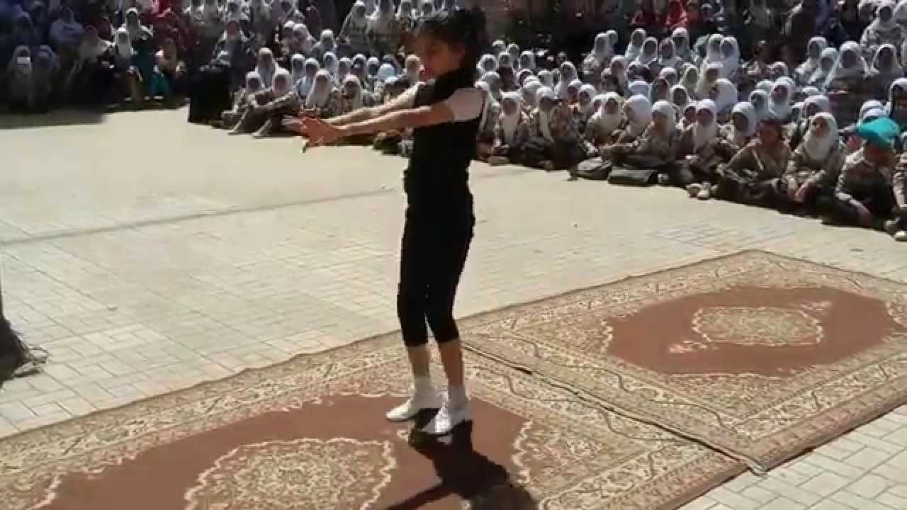 gymnastic  عرض جمباز (الجزء الاول)لبطلة مدرسة المنيب الاعدادية بنات فى الجمباز بسمة وليد فاروق