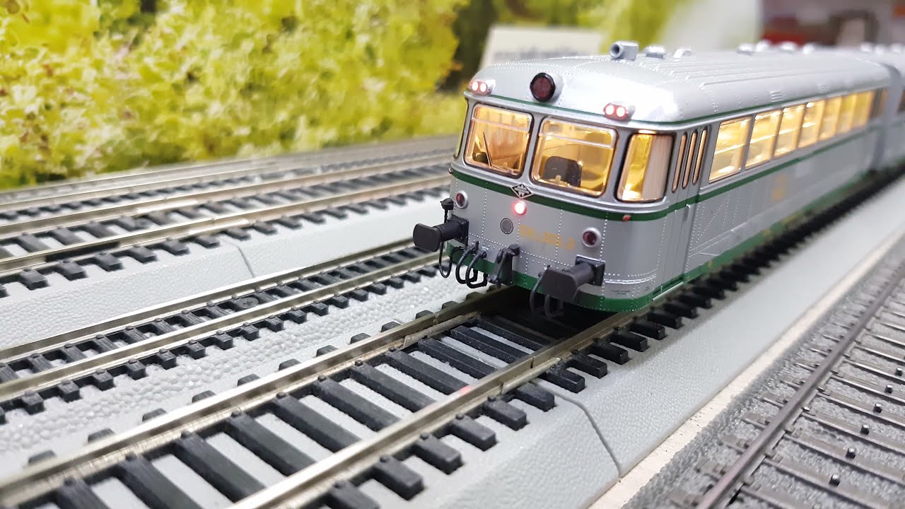 Unboxing Electrotren HE2003S  RENFE automotor diesel 591.300 tres coches UIC verde-plata, época IV