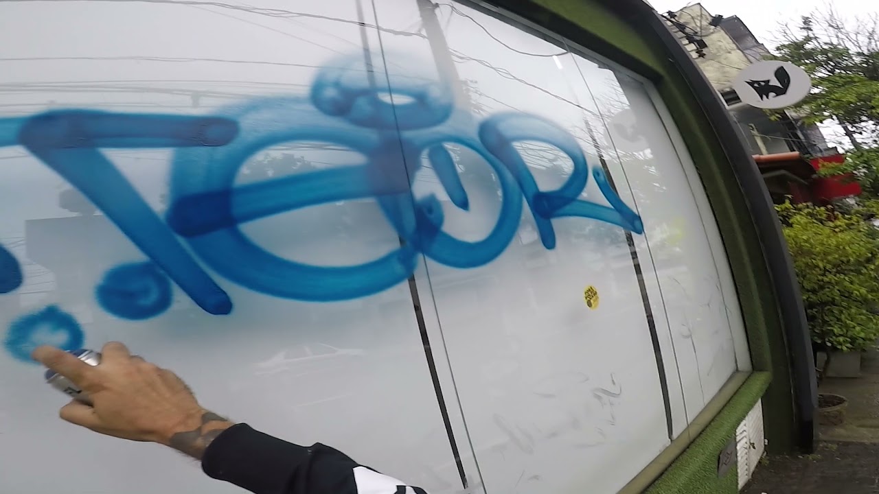 GRAFFITI BOMBING - TAGGING DAY TIME