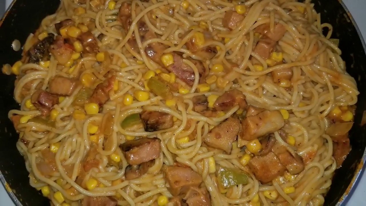 Espagueti estilo dominicano|Chuleta ahumada, maíz y leche Carnation