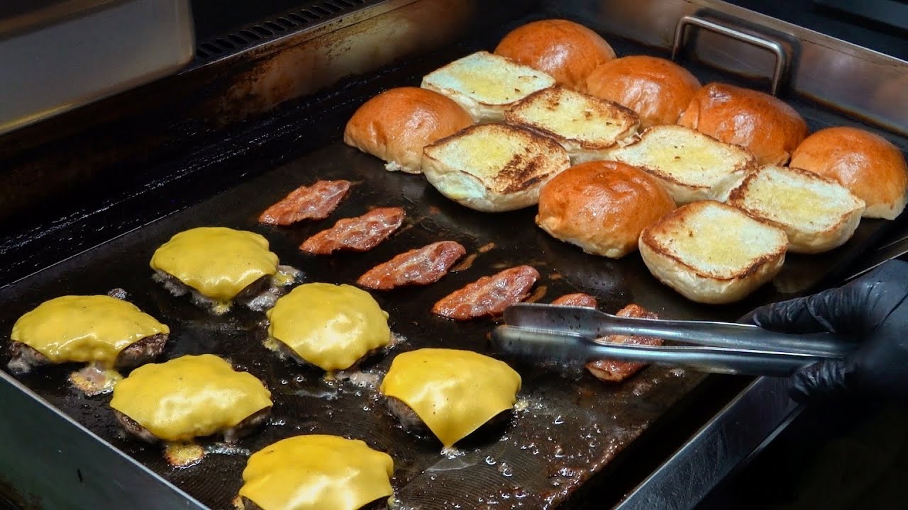 Cheese Bacon Burger / 起司培根牛肉堡 - Taiwanese Street Food