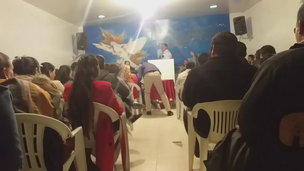 Pastor Toica pregado na Igreja cigana Evangélica Filadélfia de Santo Aleixo da Restauração
