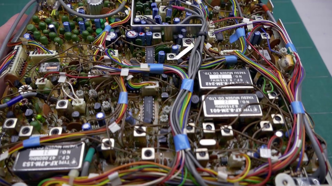 Pequeño repaso y cambio de iluminacion a un veterano FT 757GXII con su acoplador