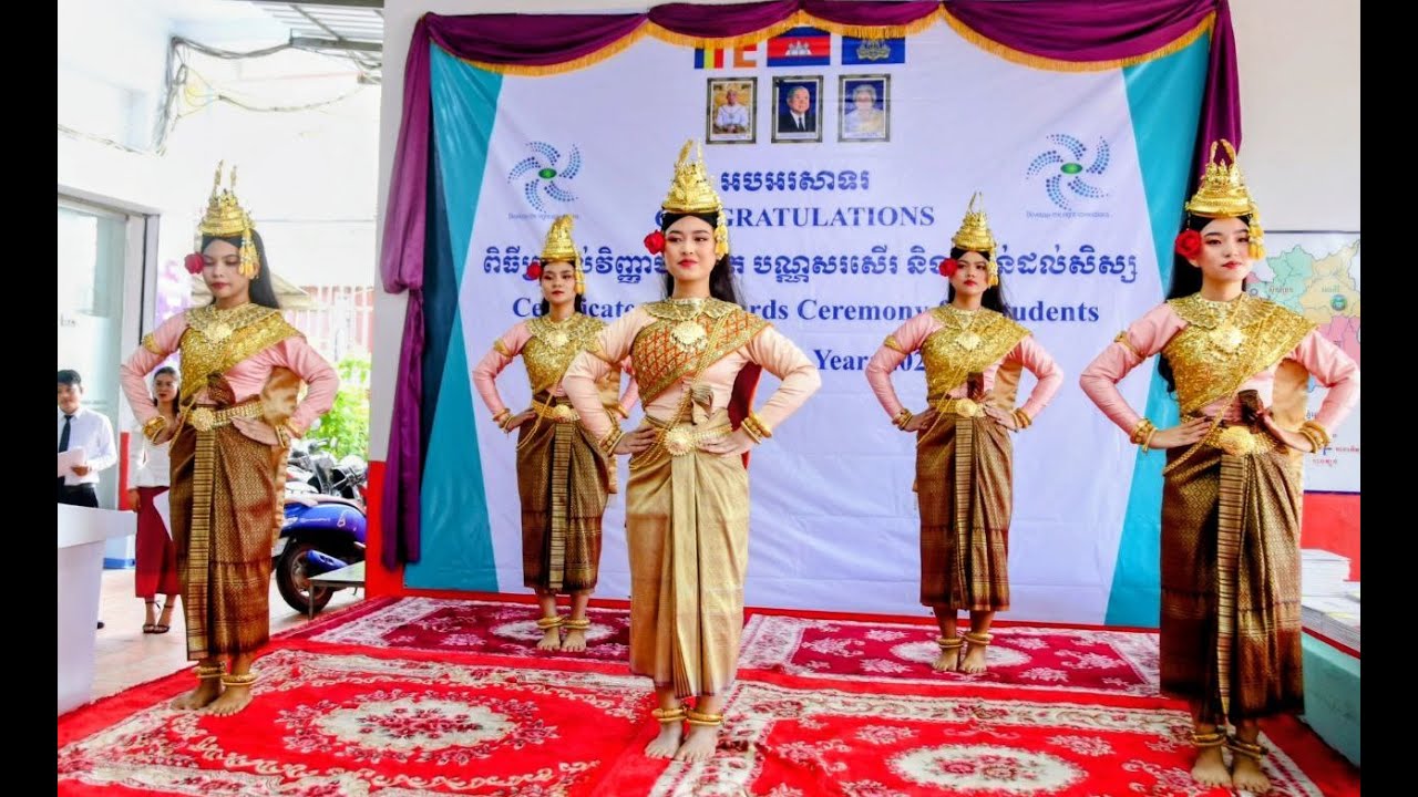 របាំនារីជាជួរ