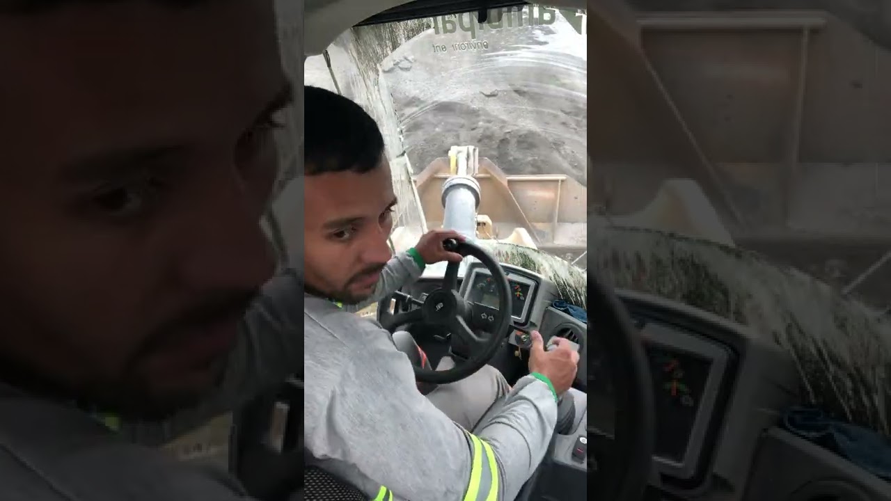 Bora lá Descer o carregamento da brita 🚜💨 Pa carregadeira 🪨⛏👷🏽‍♂️🚜💨
