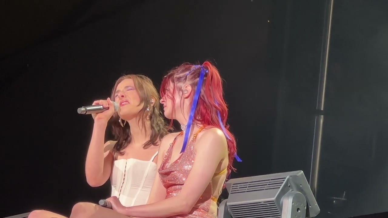 Lou-Adriane Cassidy et Ariane Roy 