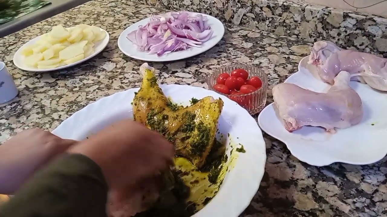 طبق الدجاج في الفرن رائعة وتحضر بسرعة