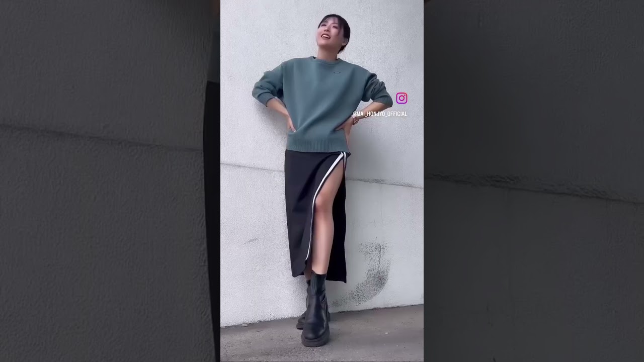 とんでもないスリットのスカートみつけた   #本条舞 #actor #actress #adidas #スリット #スリットスカート