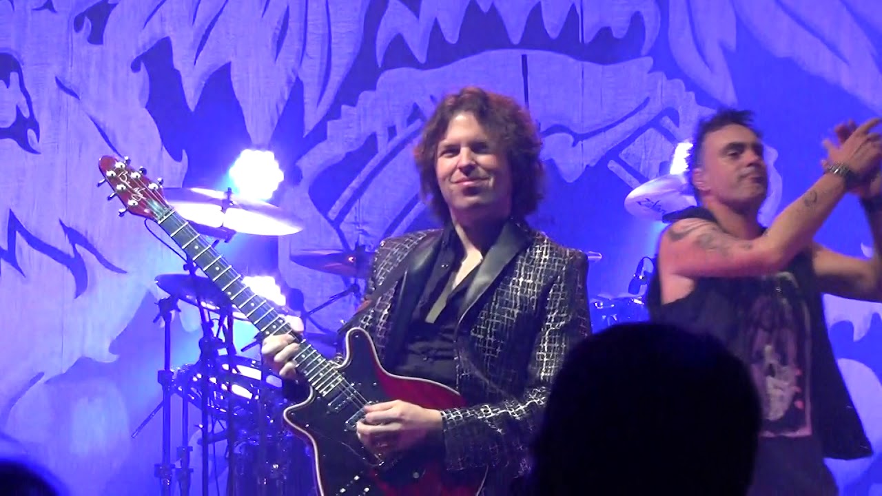 Queen Extravaganza - Alirio Netto - We Will Rock You & We Are The Champions