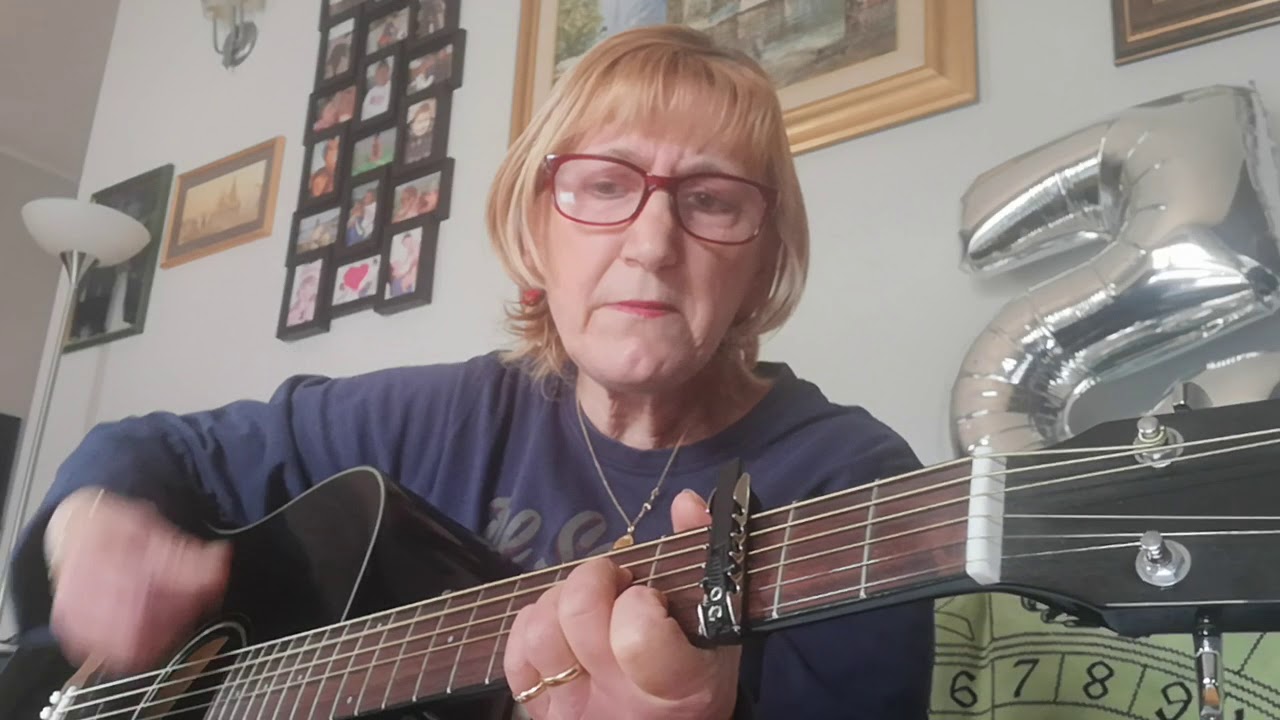 @AMICO DI IERI (LE ORME) Eseguita Vocalmente su Chitarra Acustic FENDER da LUCIA MAZZA