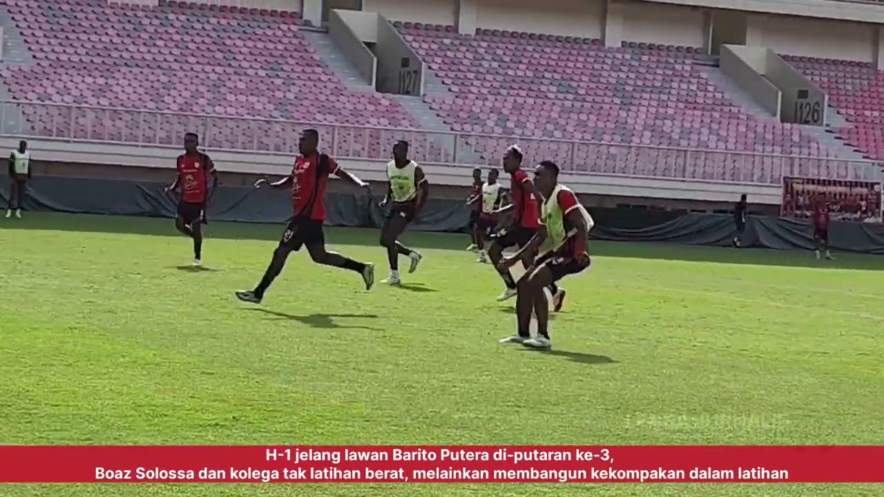 H-1 lawan Barito Putera, Boaz Solossa dan kolega tak latihan berat, terlihat Happy saat latihan