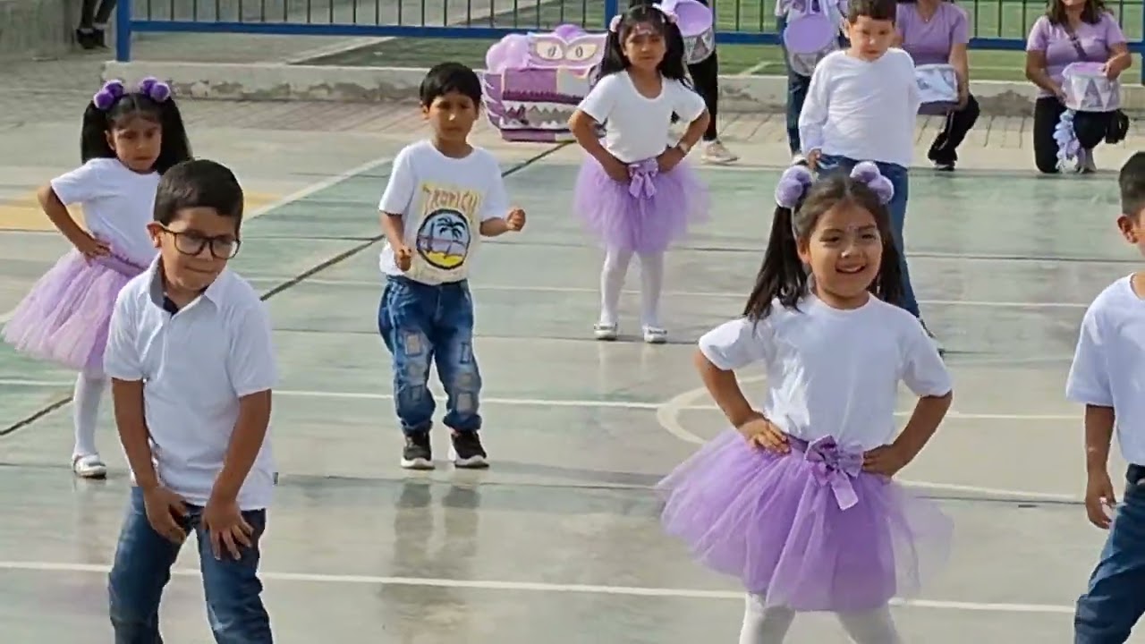 Baile aula lila