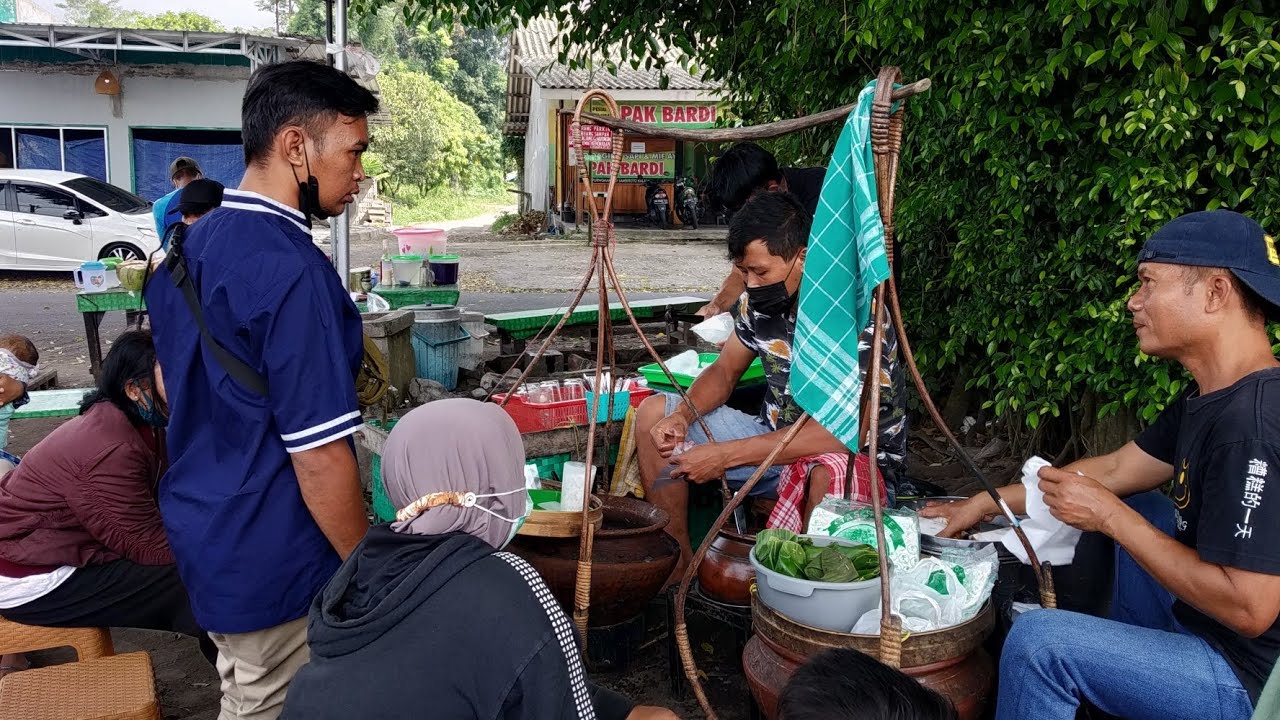 BERJUALAN ES DAWET di BAWAH POHON BERINGIN, BELUM BUKA AJA PEMBELI SUDAH ANTRI