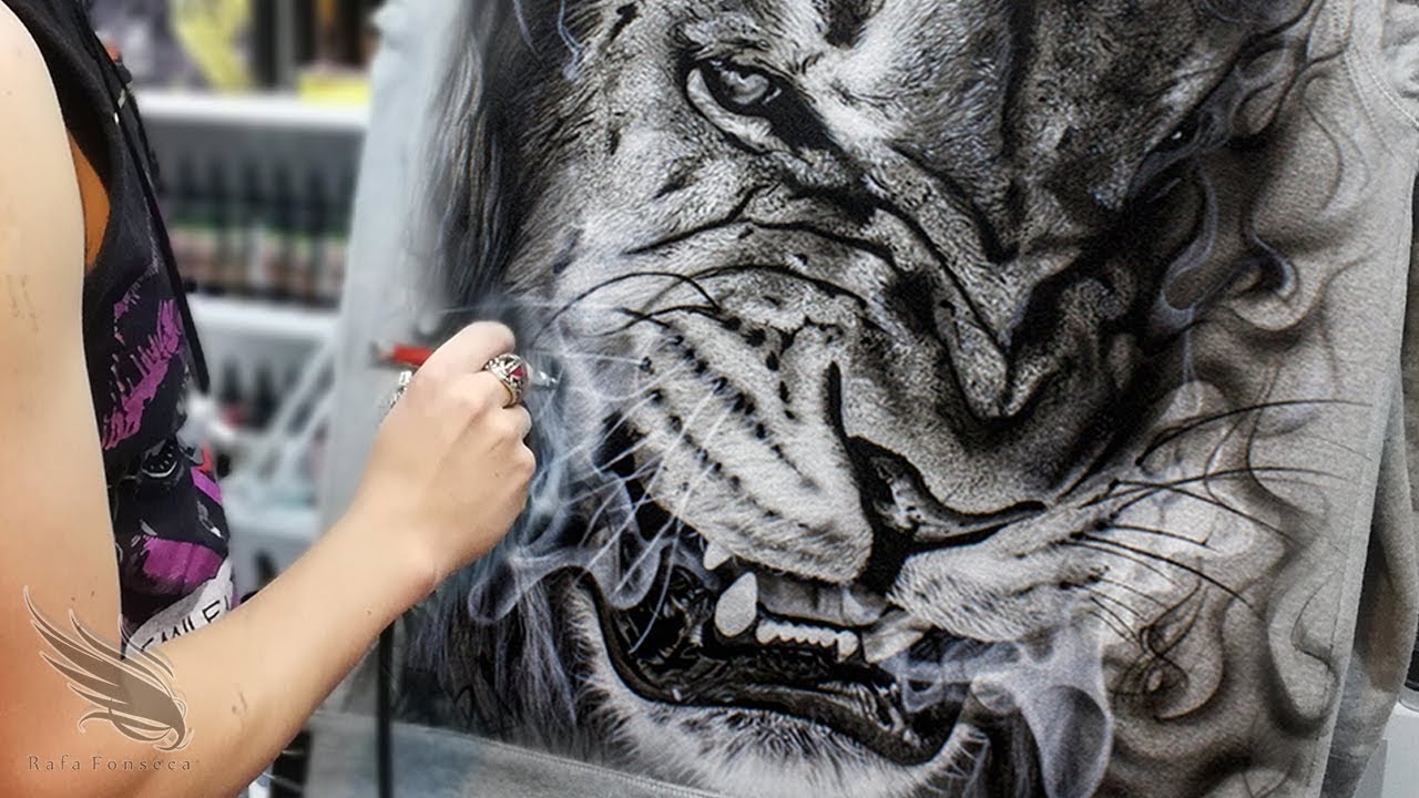Painting Lion (Monochromatic) - Airbrush Lion / Rafa Fonseca