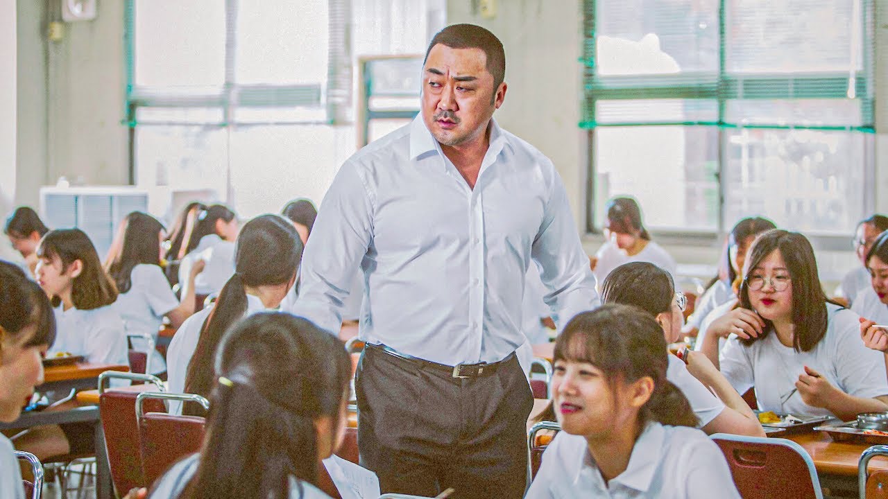 Nobody Knows That This New Teacher Is A Former Boxing Champion | Film Recap In Hindi |