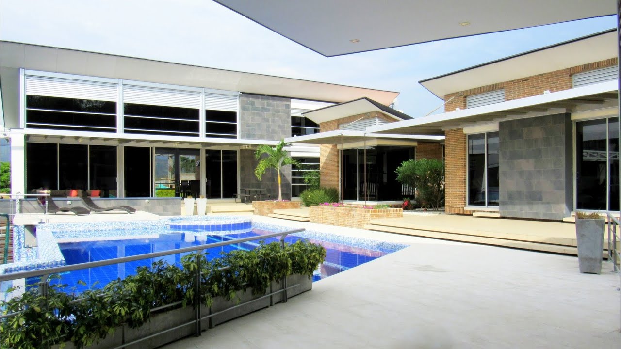 Majestuosa casa campestre en Tierra Quimbaya Condominio Campestre. Cerritos. Pereira - Colombia.