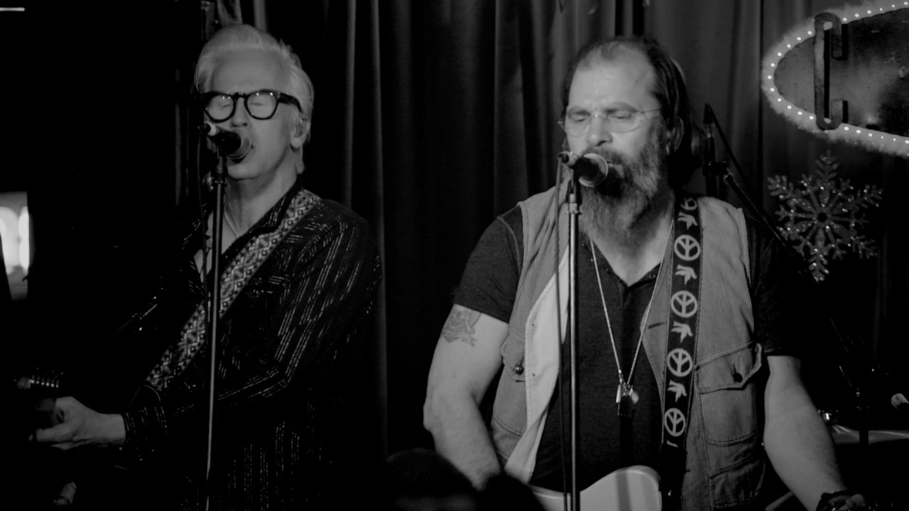 Steve Earle & The Dukes - Lookin' For A Woman [Official Music Video]