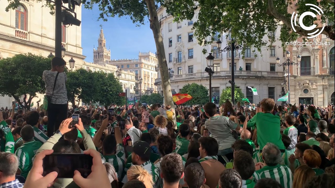 Resumen de la Celebración de la afición del Betis en Plaza Nueva y en el Estadio Benito Villamarín
