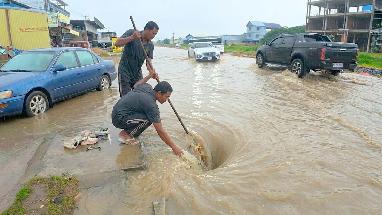 Completely Blocked Storm Drain Caused a Flood&mdash;Watch the Cleanup!